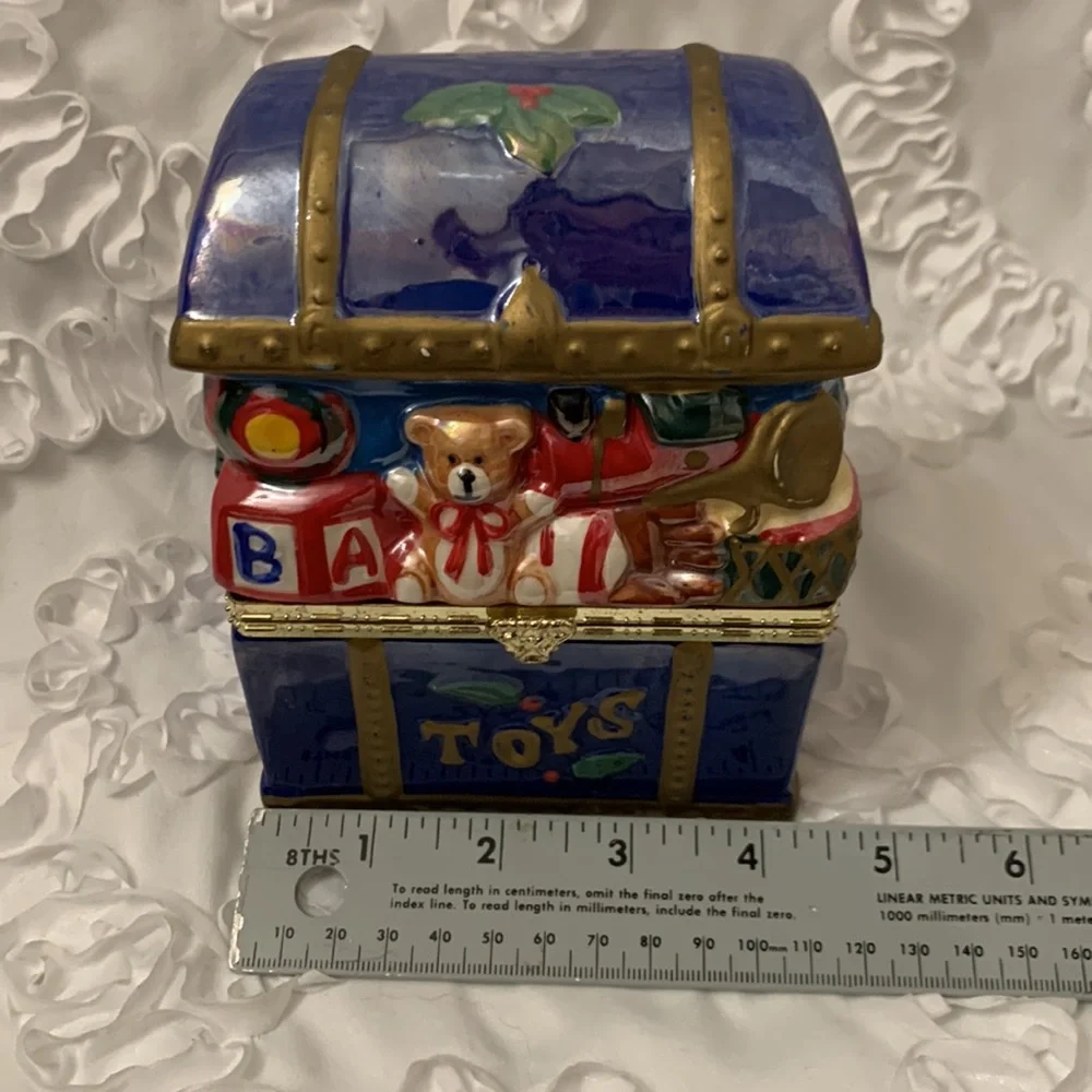 Mr. Christmas Music Box 12 Days of Christmas Hand Painted Porcelain Animated